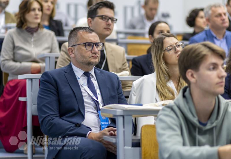 FOTO | Mostar postao središte razgovora o umjetnoj inteligenciji